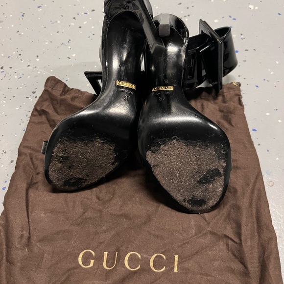 Black Gucci thick ankle strap buckle. A coveted heel! - Picture 2 of 4